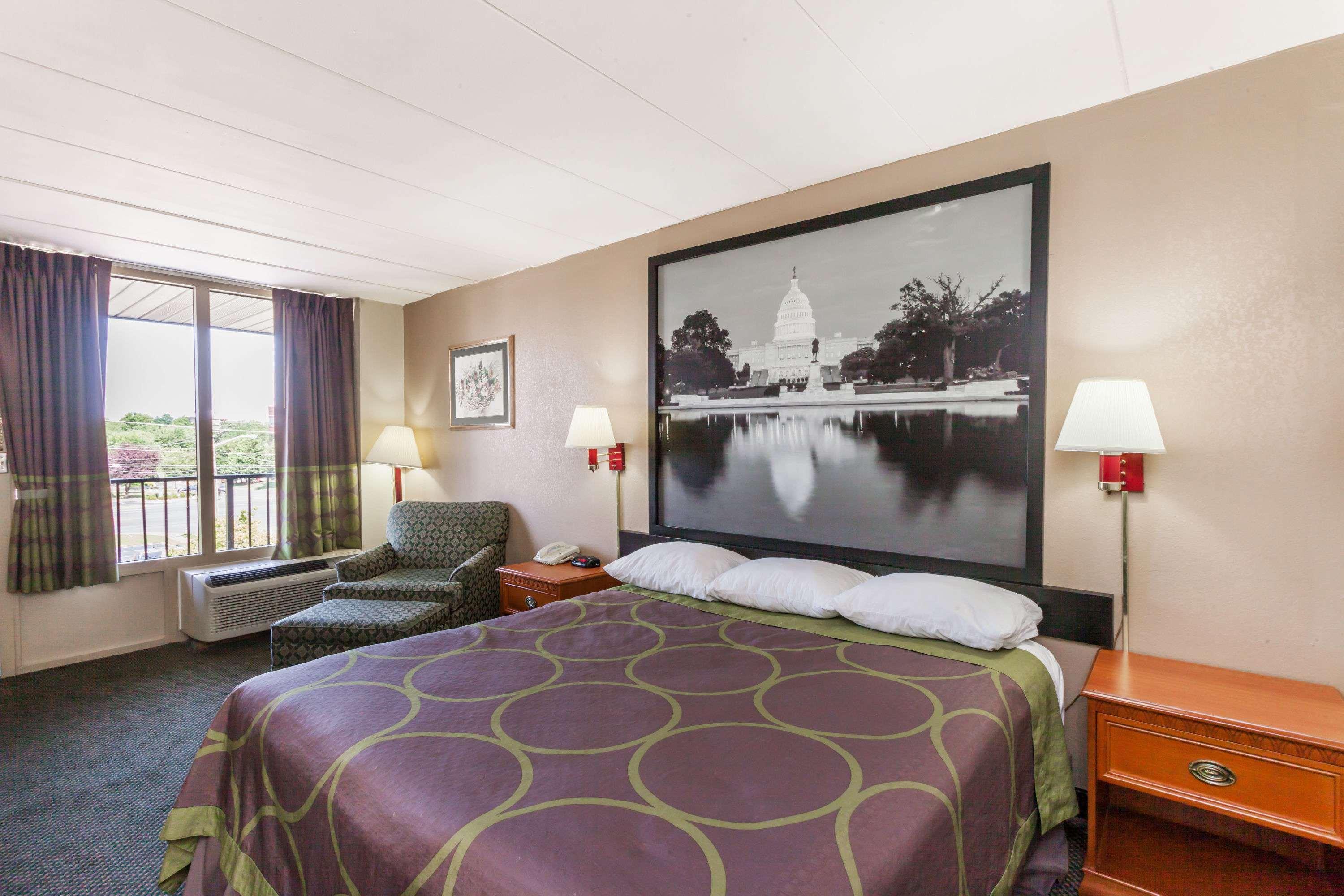 Super 8 By Wyndham Manassas Hotel Exterior photo