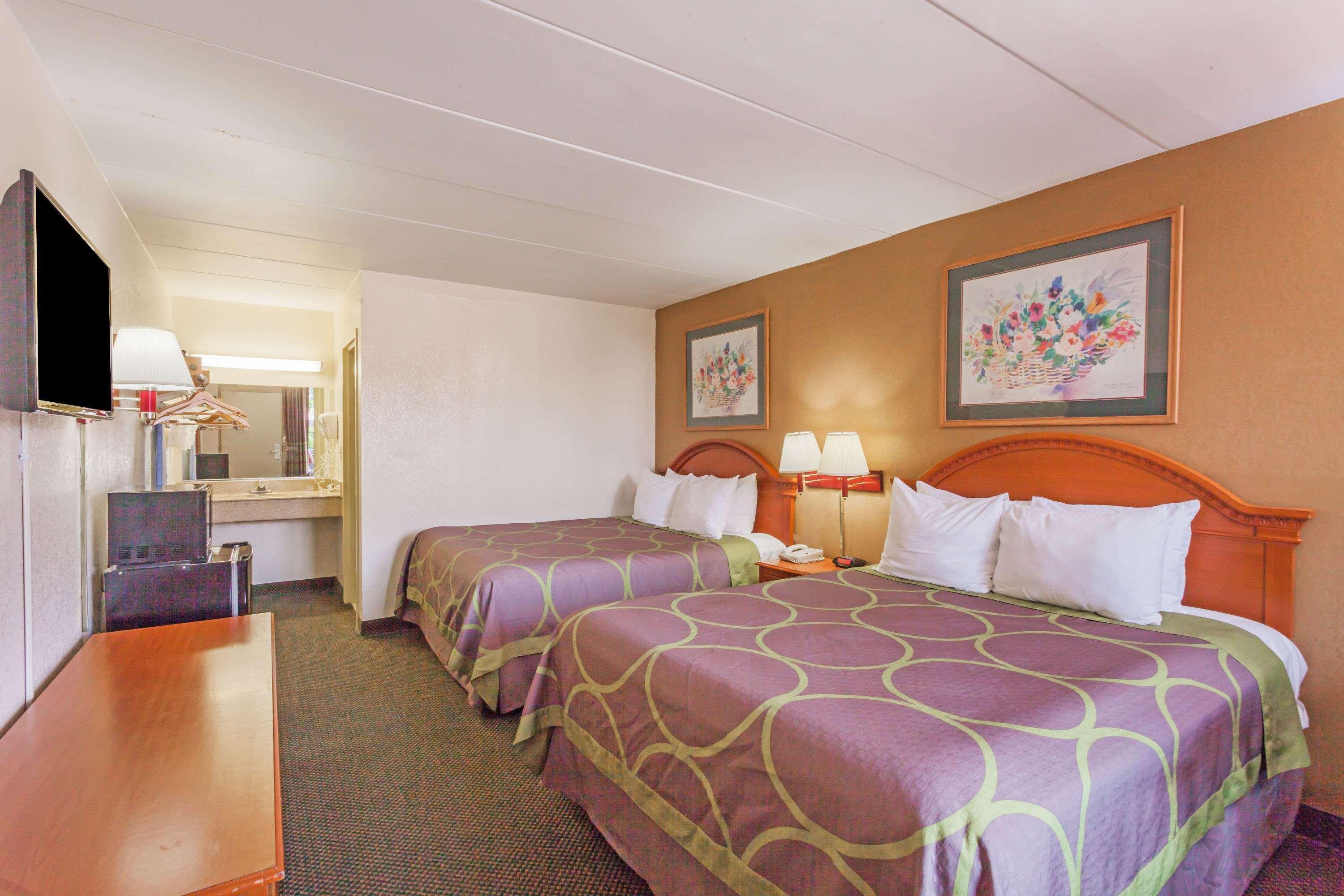 Super 8 By Wyndham Manassas Hotel Exterior photo