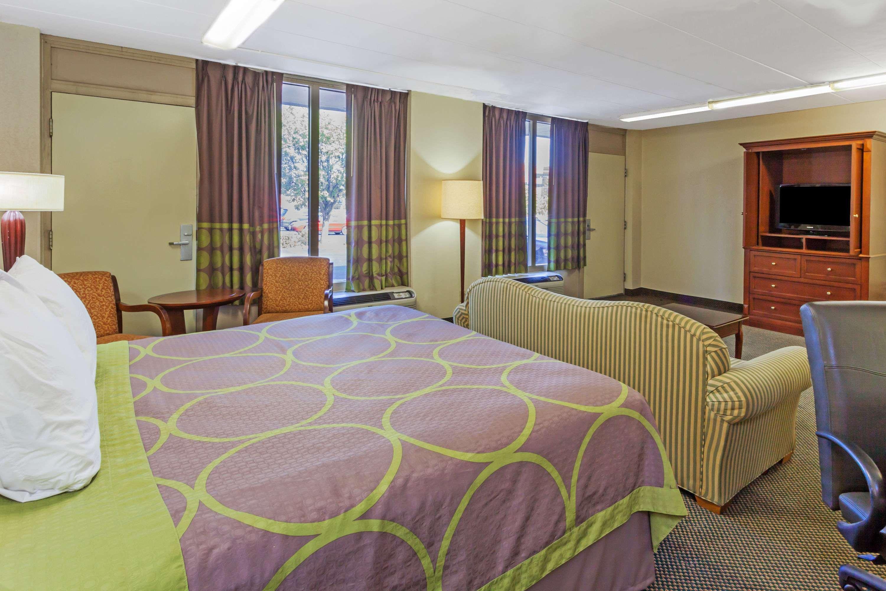 Super 8 By Wyndham Manassas Hotel Exterior photo