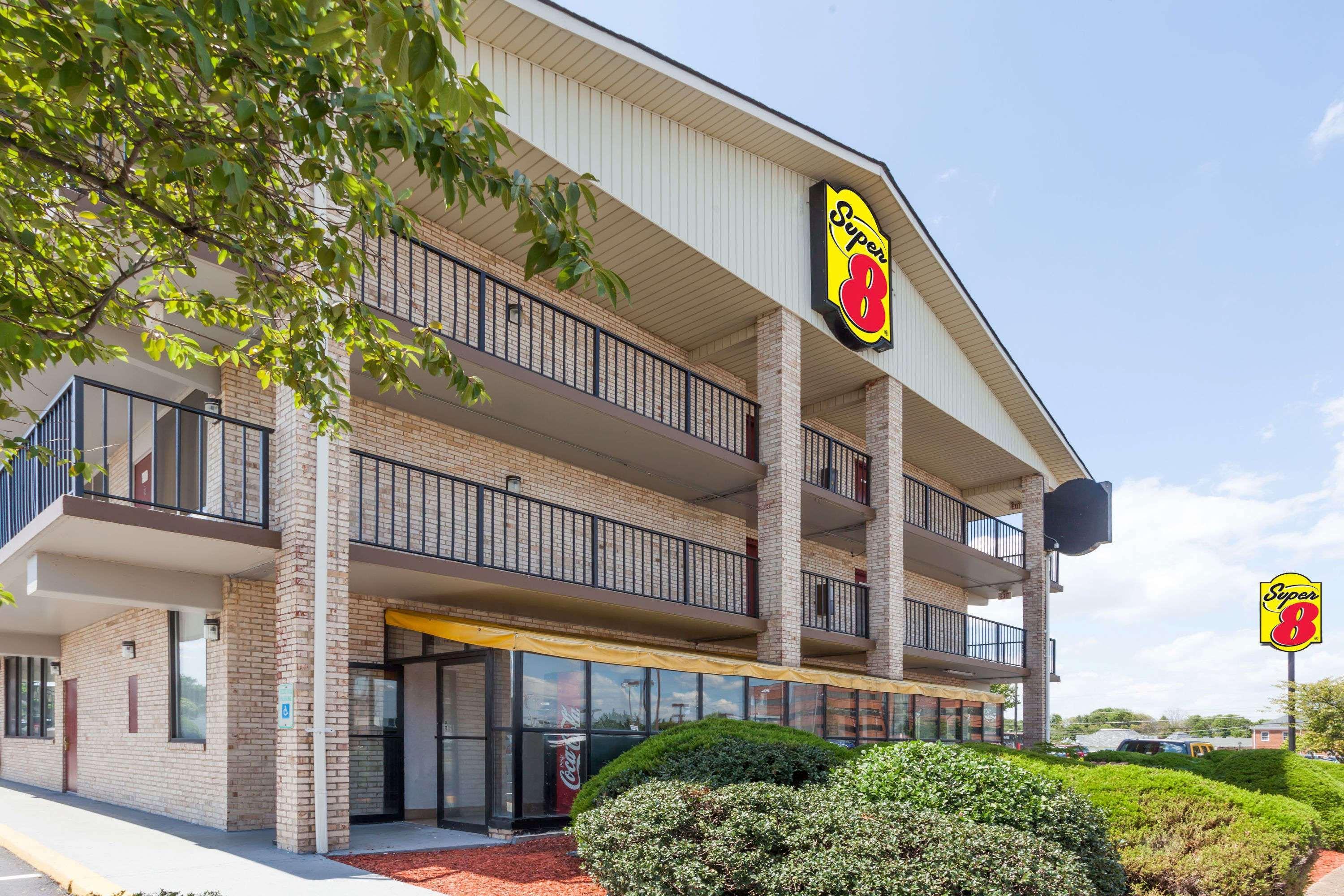 Super 8 By Wyndham Manassas Hotel Exterior photo
